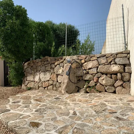 Stazzu Nuraghe Mannucciu Kır Evi *