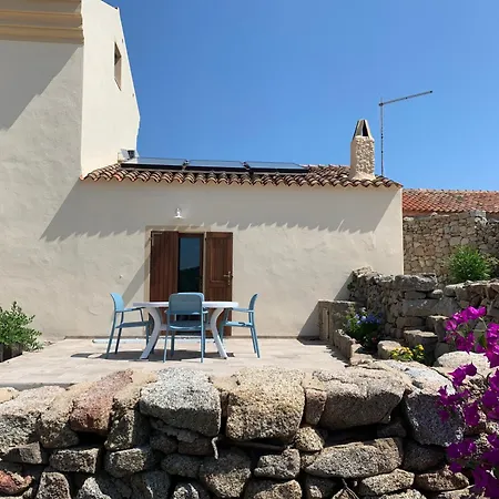 Stazzu Nuraghe Mannucciu Kır Evi *
